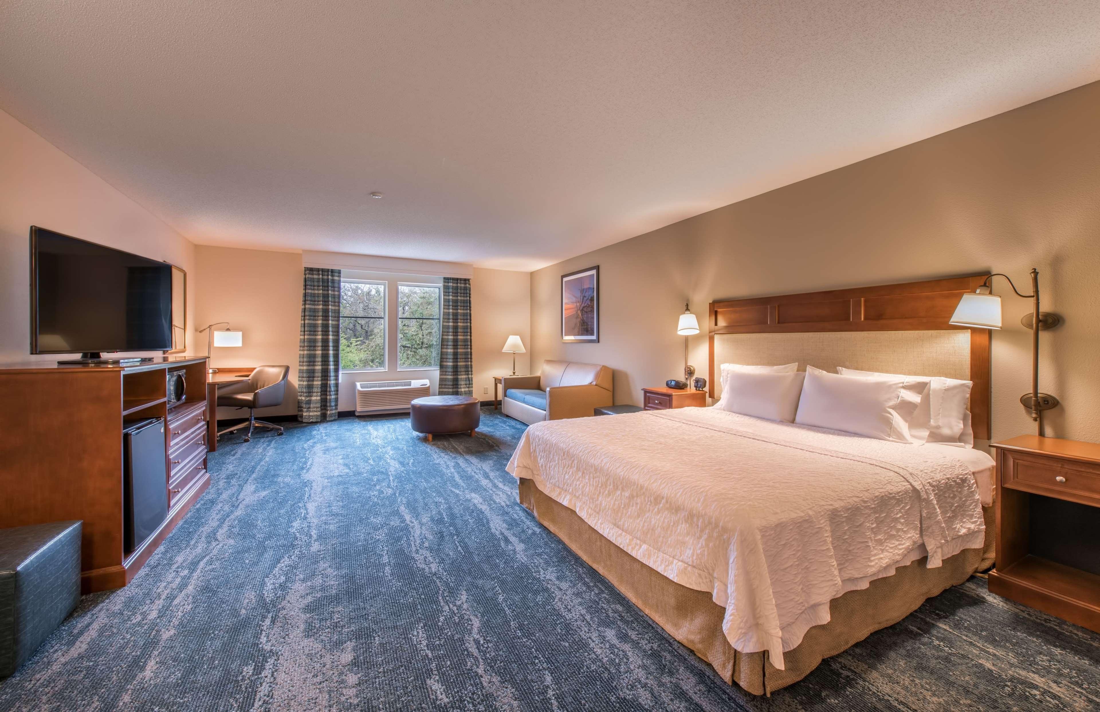 Hampton & Hotel 3*