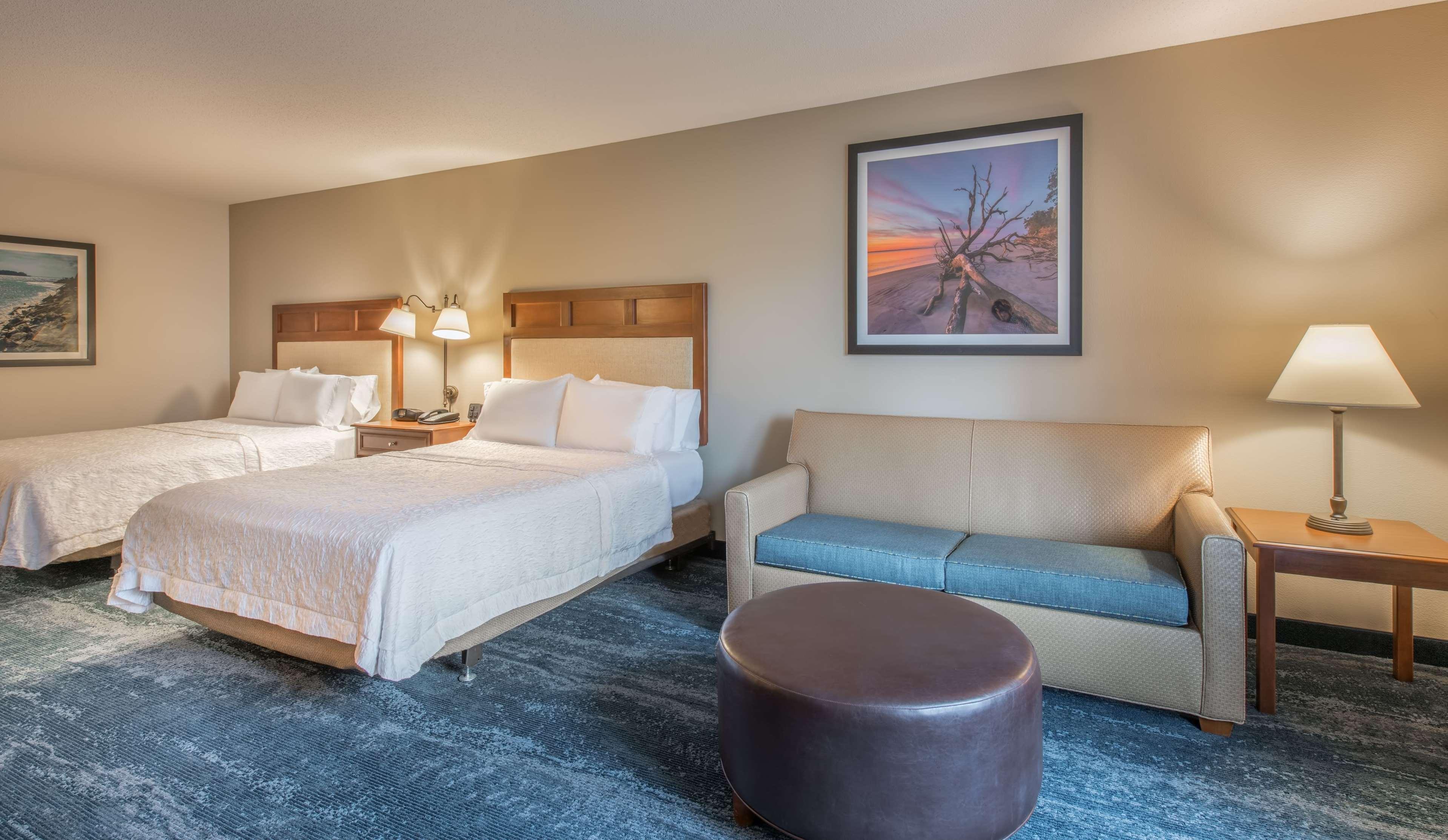 Hampton & Hotel