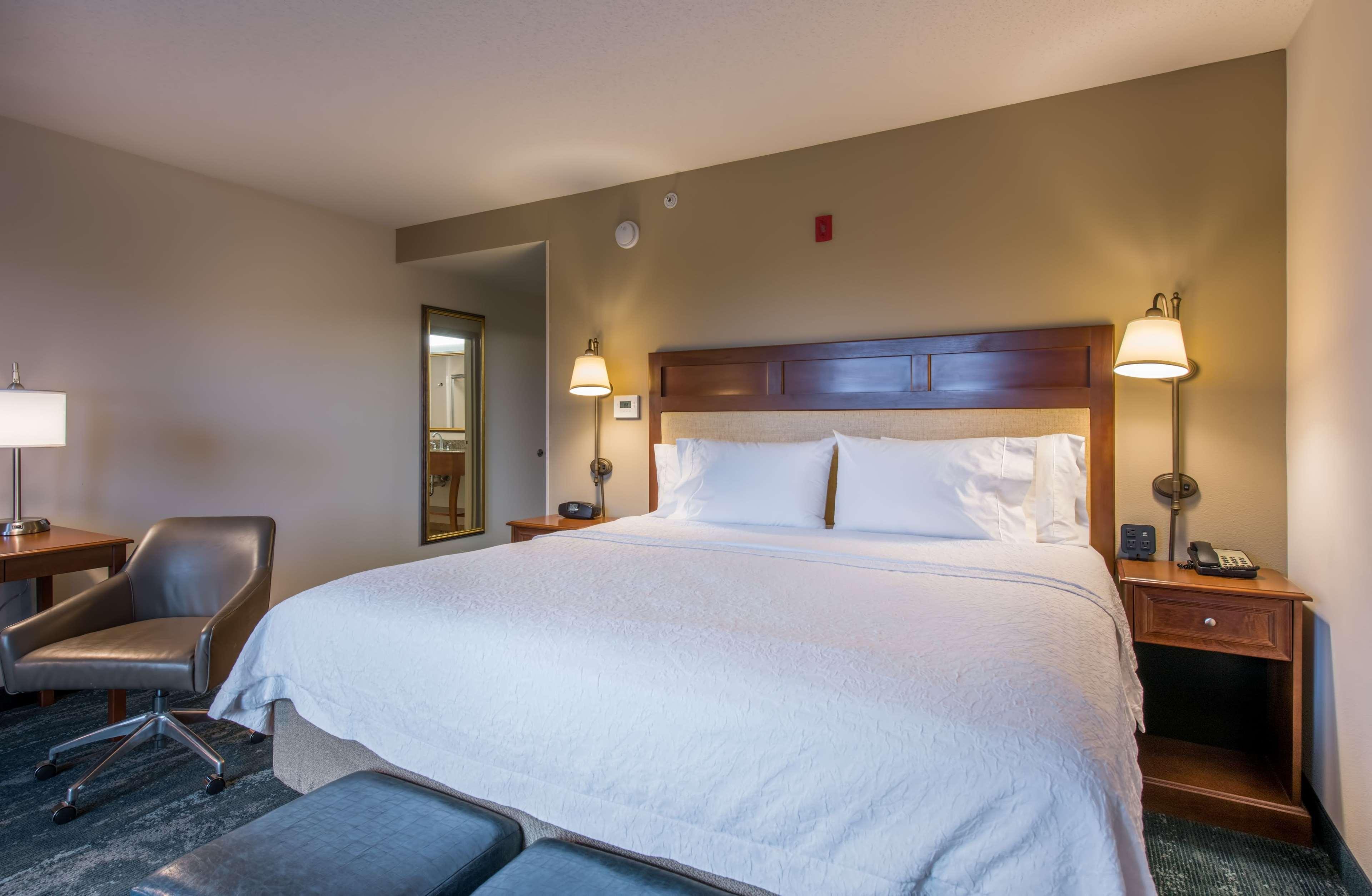 Hampton & Hotel
