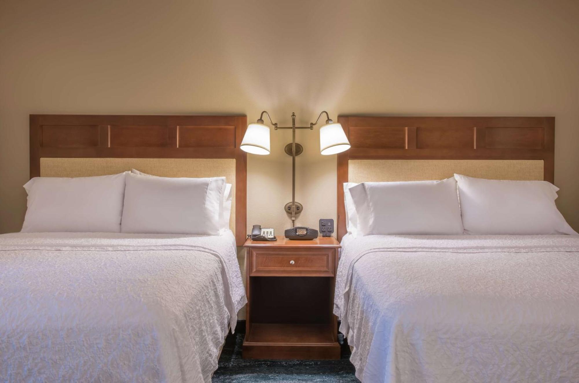 Hampton & Hotel 3*