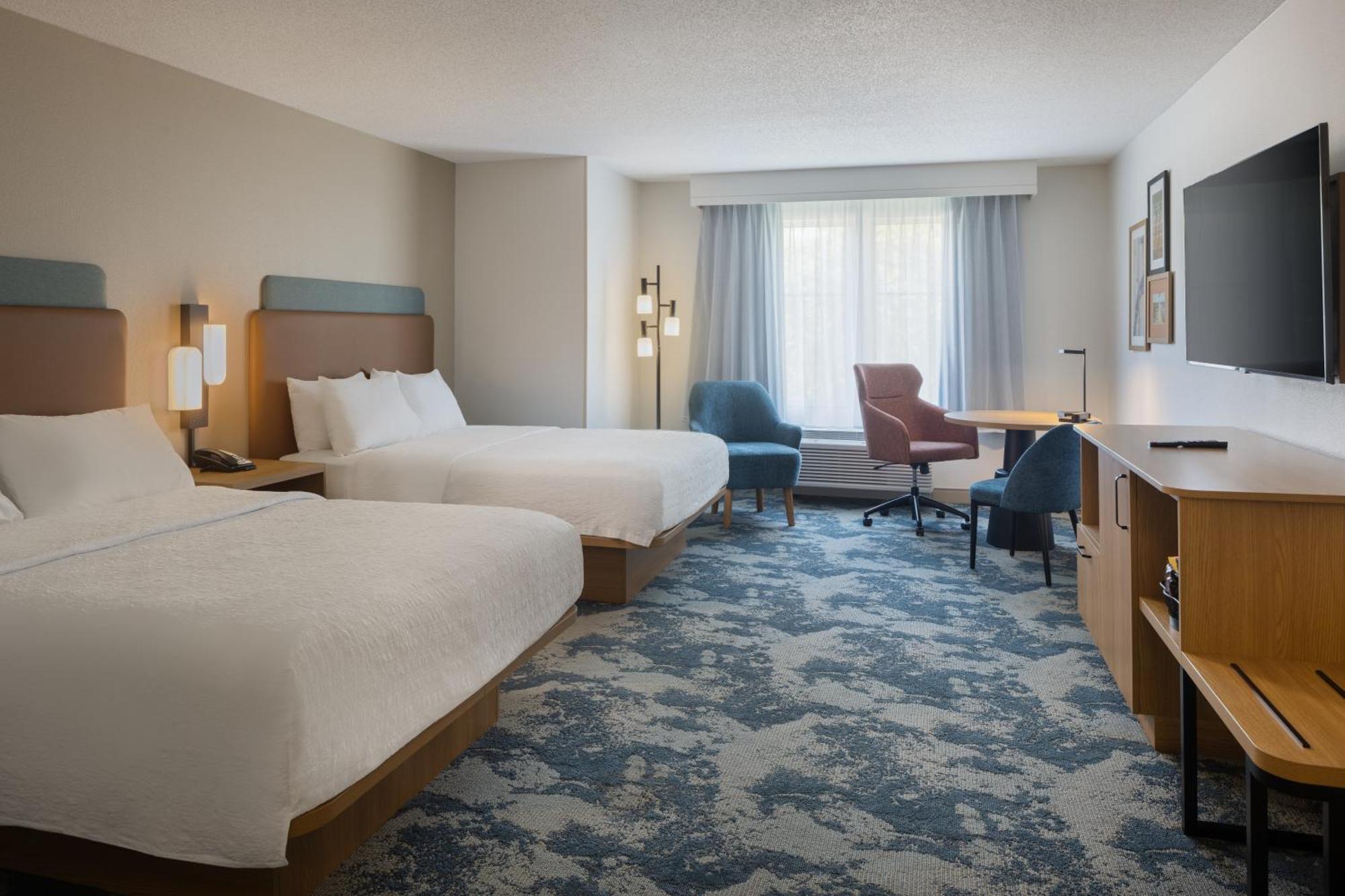 Hampton & Hotel