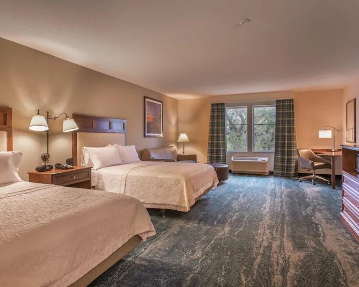 Hampton & Hotel 3*